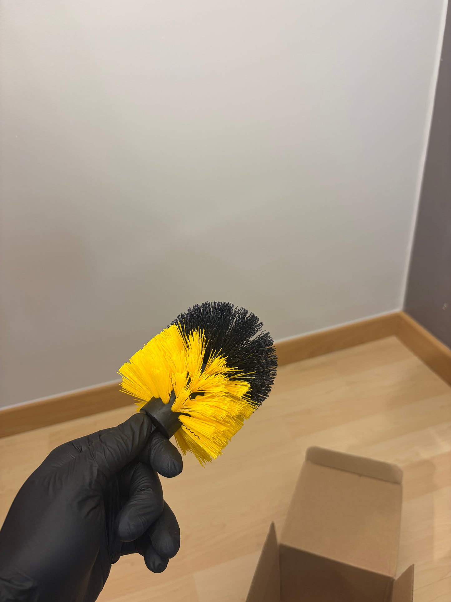 Lots de 4 brosses pour visseuse. (Poils durs -> Surfaces plastiques)