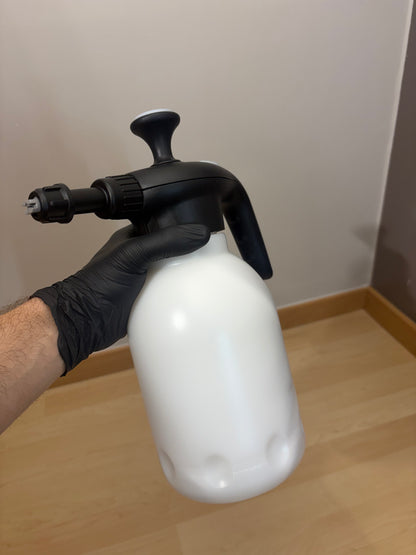 Pulvérisateur à mousse 1,5L. (Très efficace pour le nettoyage textile.)