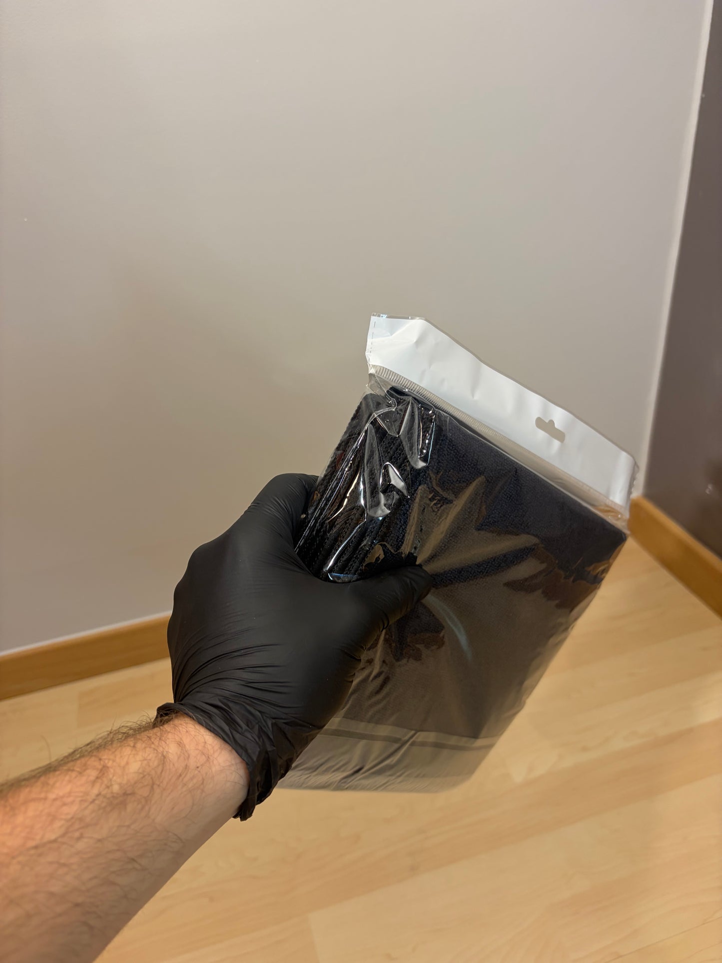 5 Microfibres Black. Durable et Multifonctionnelle. (40x40)