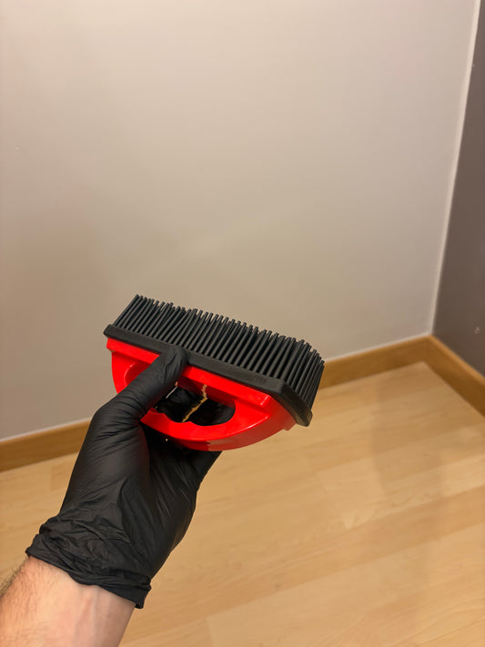 Brosse caoutchouc anti-poils.