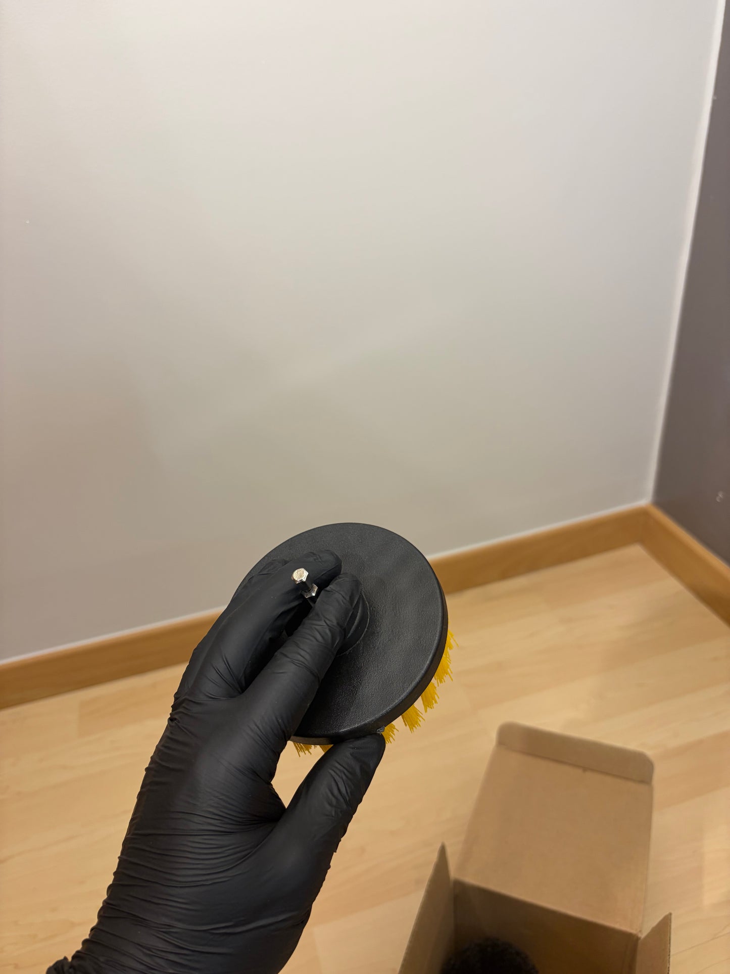 Lots de 4 brosses pour visseuse. (Poils durs -> Surfaces plastiques)