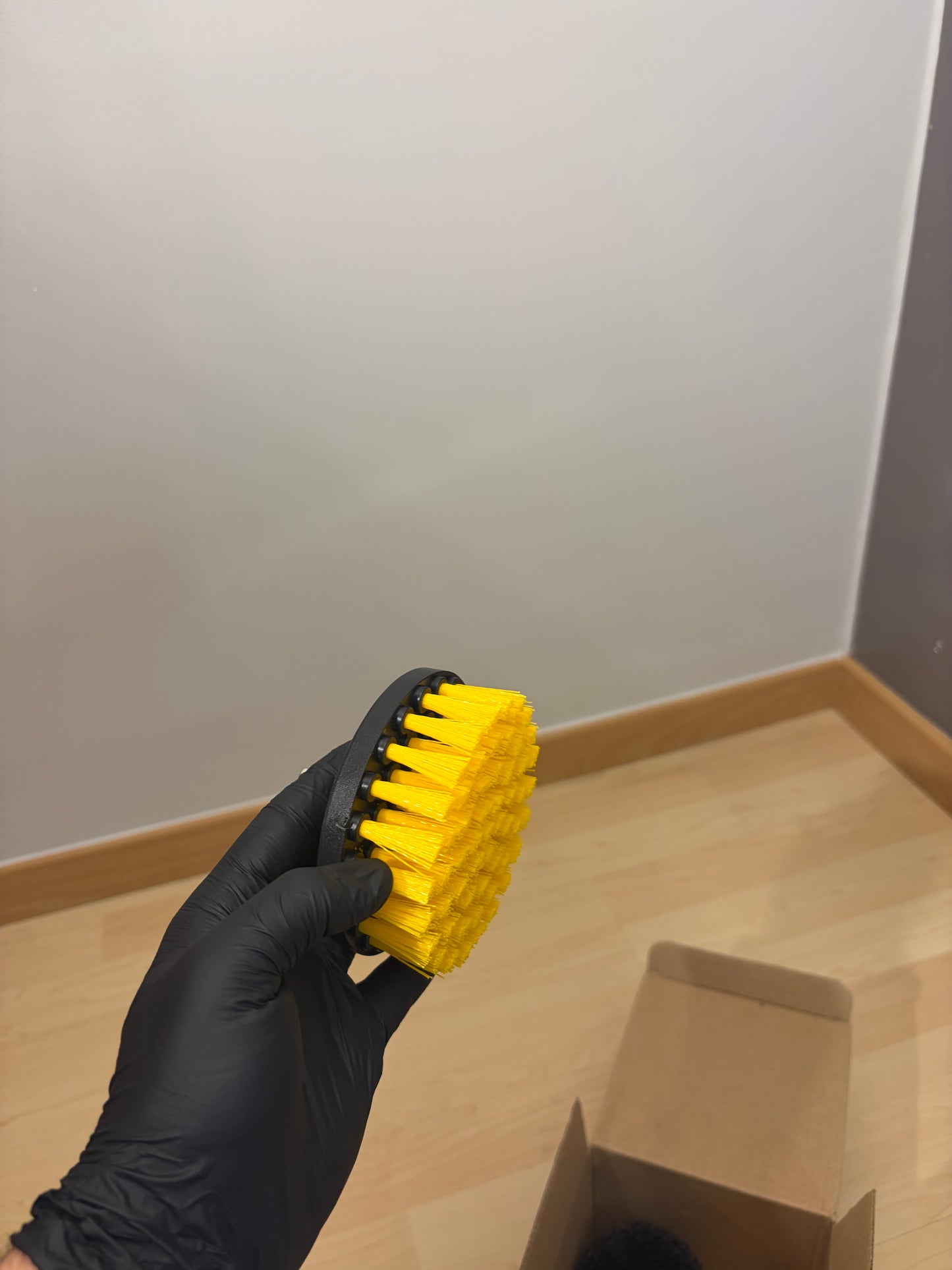 Lots de 4 brosses pour visseuse. (Poils durs -> Surfaces plastiques)