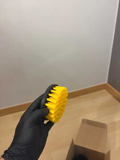 Lots de 4 brosses pour visseuse. (Poils durs -> Surfaces plastiques)