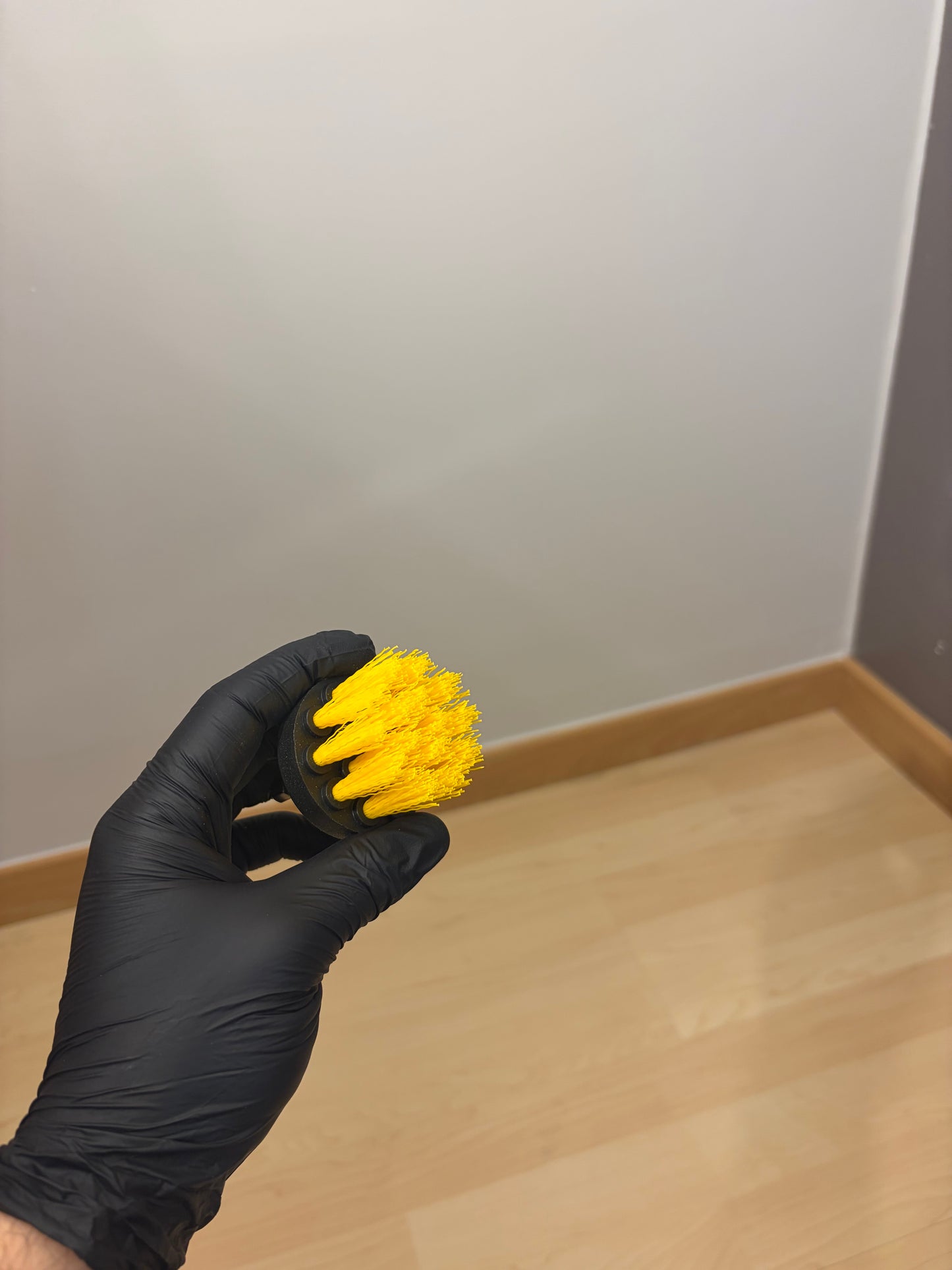 Lots de 4 brosses pour visseuse. (Poils durs -> Surfaces plastiques)